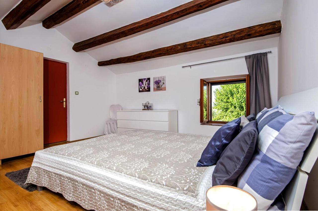 Holiday Apartment Daria 20 로비니 외부 사진