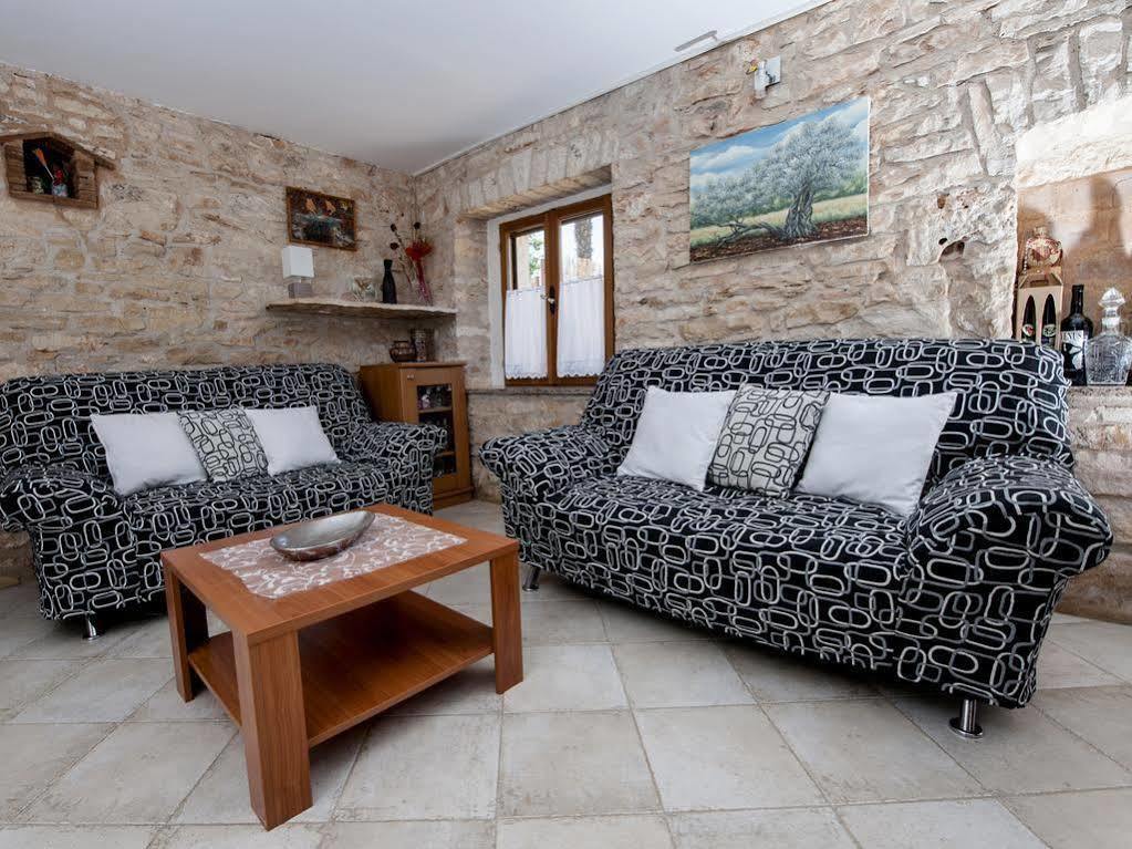 Holiday Apartment Daria 20 로비니 외부 사진