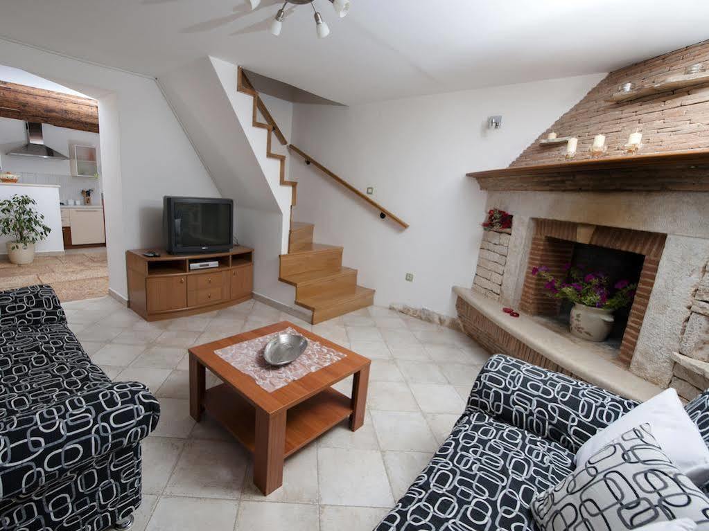 Holiday Apartment Daria 20 로비니 외부 사진