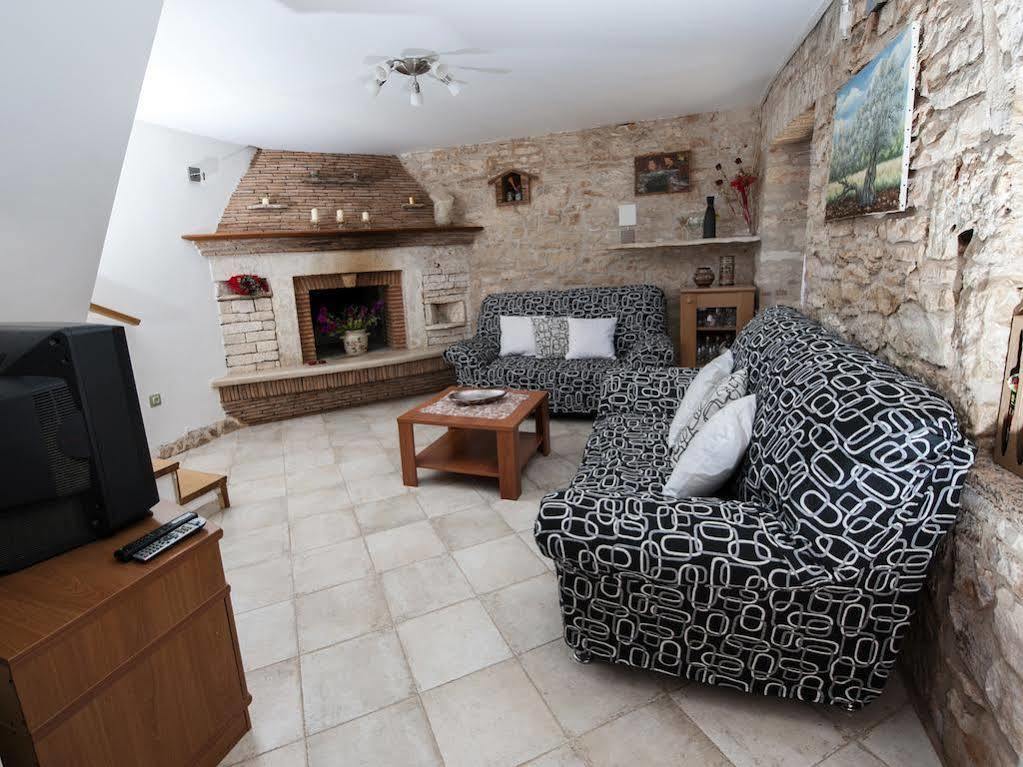 Holiday Apartment Daria 20 로비니 외부 사진